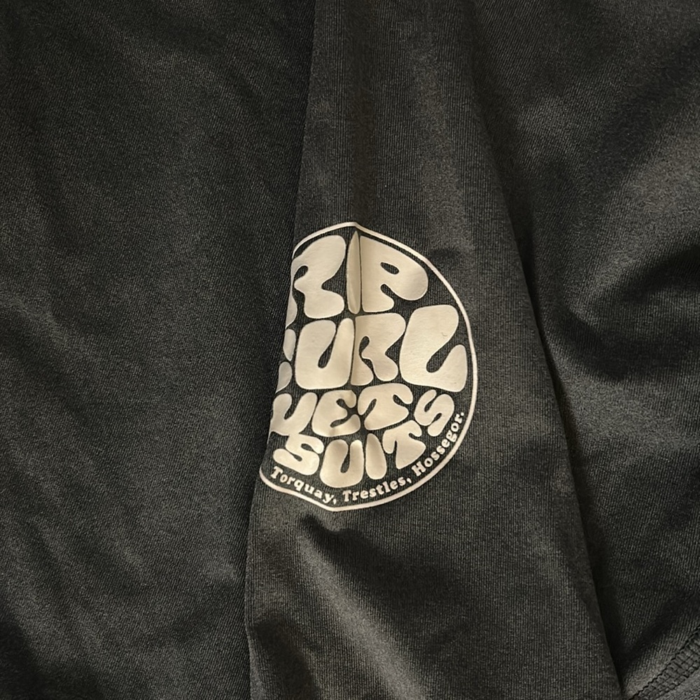 Rip Curl Rashguard - Picture 3 of 4